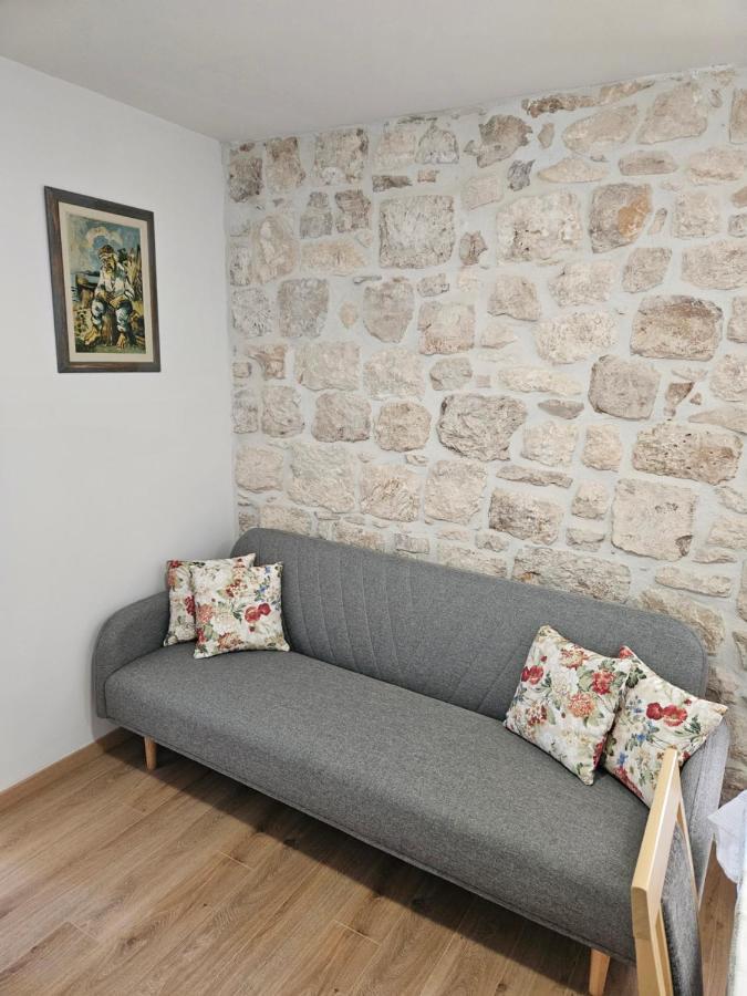 Apartman Eli Supetar Ngoại thất bức ảnh